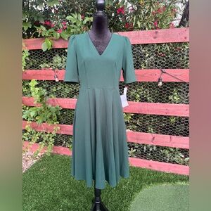 Donna Morgan Deep Green V-Neck Midi Dress with pockets
